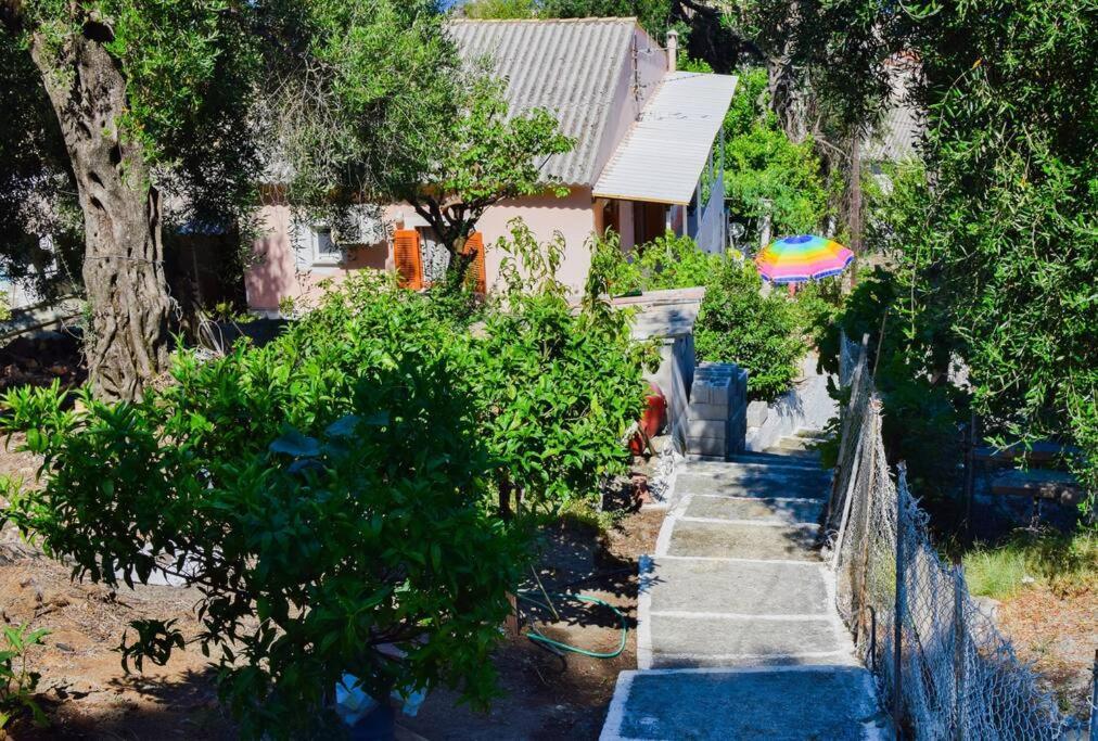 Kiki'S Beautiful House On Famous Village Pentati Exterior photo